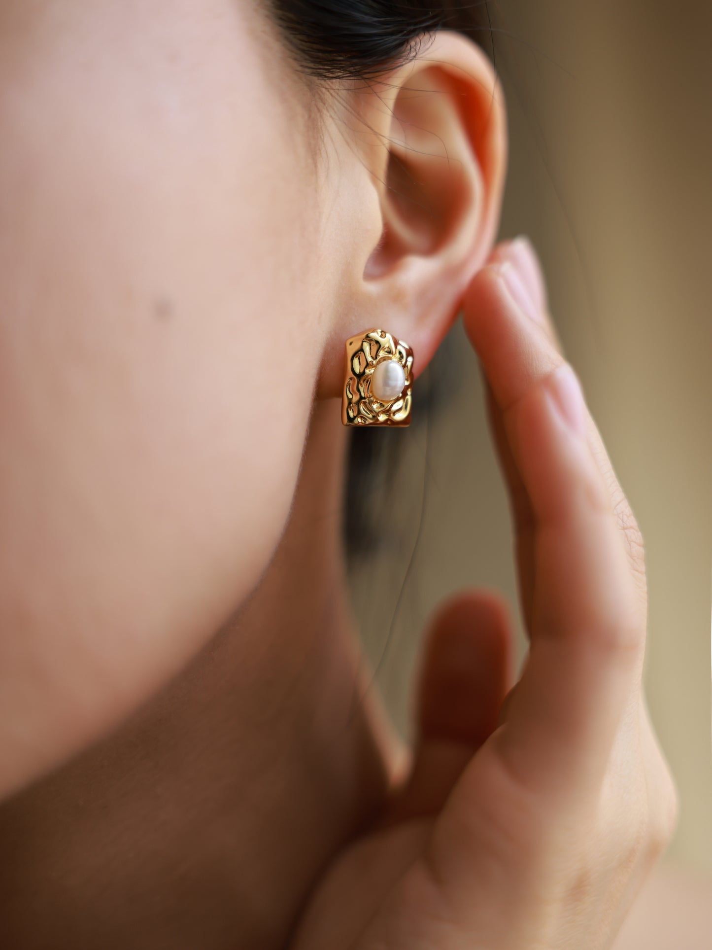 Baroque pearl rock small square stud earrings