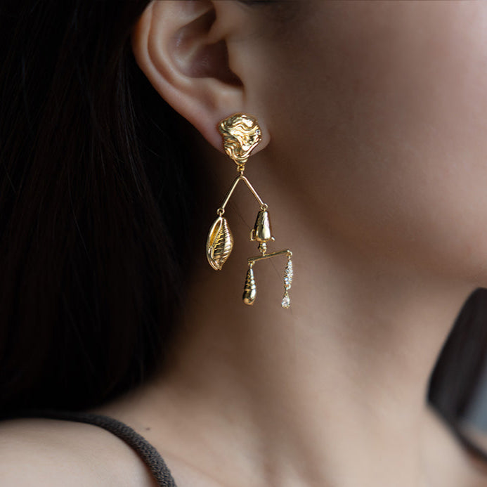 Seaside Expert Asymmetric Balance Earrings-Golden