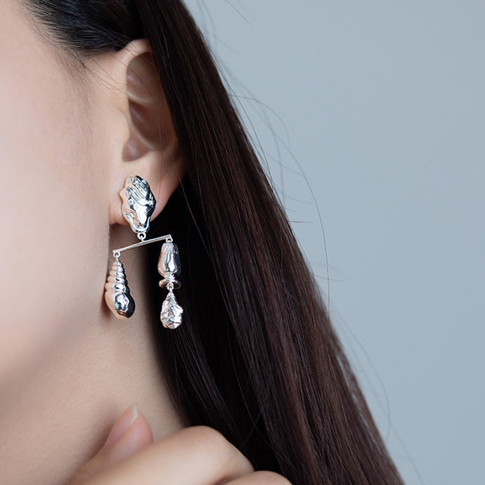 Seaside Expert Asymmetric Balance Earrings-Silver